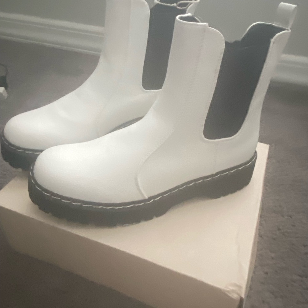 Sincerely Jules boots NEW